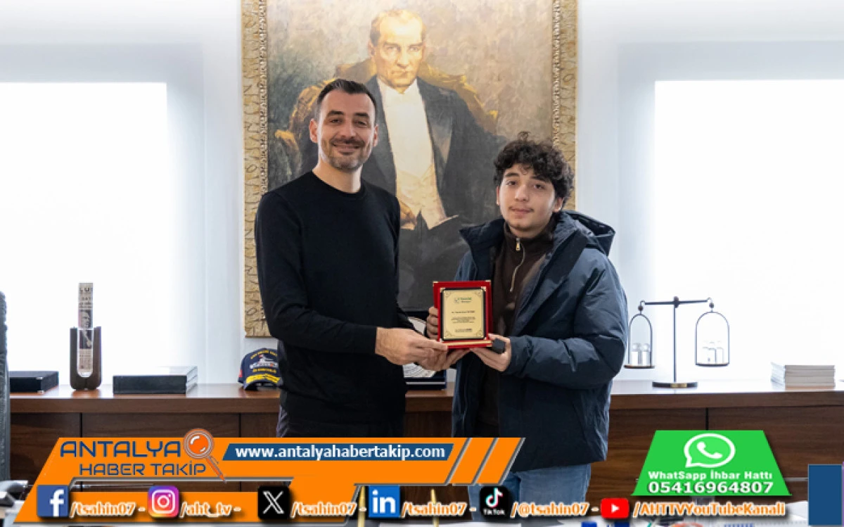 Başkan Vekili &Ccedil;i&ccedil;ek, Derece Yapan &Ouml;ğrencileri Kabul Etmeye Devam Ediyor