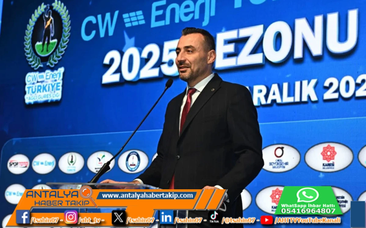 Başkan Vekili &Ccedil;i&ccedil;ek&rsquo;e Yağlı G&uuml;reşe Katkılarından Dolayı Plaket