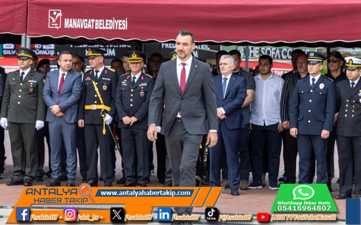 Başkan Vekili Mehmet Çiçek, 29 Ekim Cumhuriyet Bayramı Çelenk Sunma Törenine Katıldı