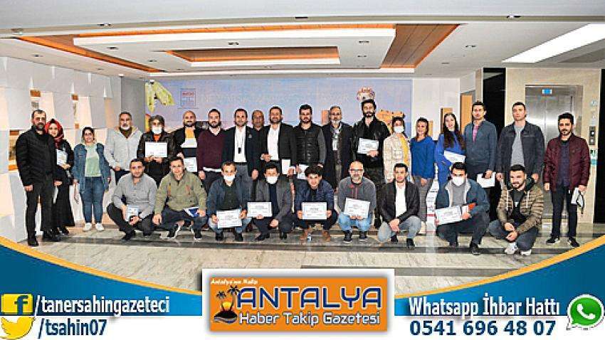 Başkan G&uuml;ng&ouml;r,  &ldquo;E-Ticaret D&uuml;nyada Olduğu Gibi T&uuml;rkiye&rsquo;de De &Ccedil;ok Hızlı B&uuml;y&uuml;yor&rdquo;