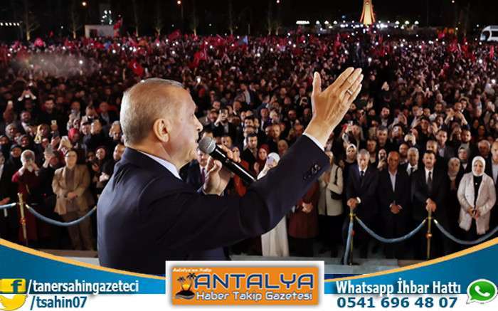 Cumhurbaşkanı Erdoğan, Cumhurbaşkanlığı Külliyesi'nde Vatandaşlara Hitap Etti