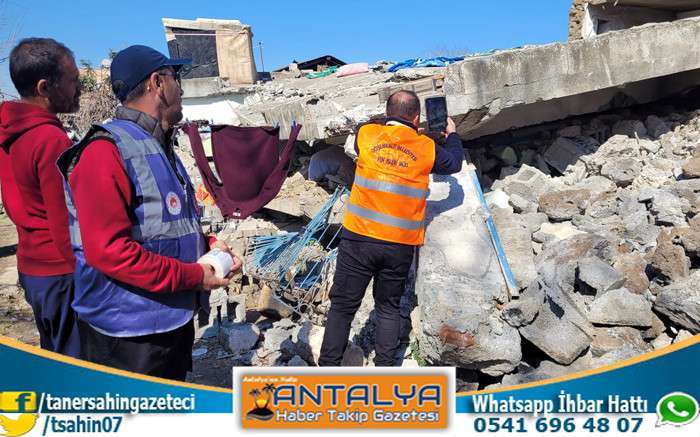 Döşemealtı Belediyesi Deprem Bölgesinde Hasar Tespiti Yapıyor