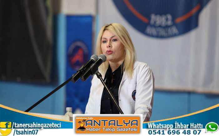 Geleceğin Hekimleri Beyaz Önlüklerini Törenle Giydi