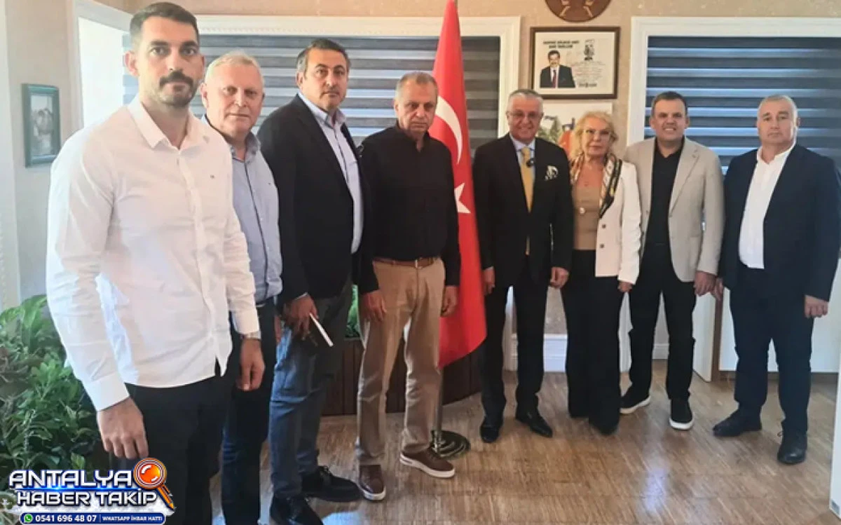 Kemer&rsquo;de Siyasi Gelişme: Belediye Başkanı ve 8 Meclis &Uuml;yesi CHP&rsquo;den İstifa Etti