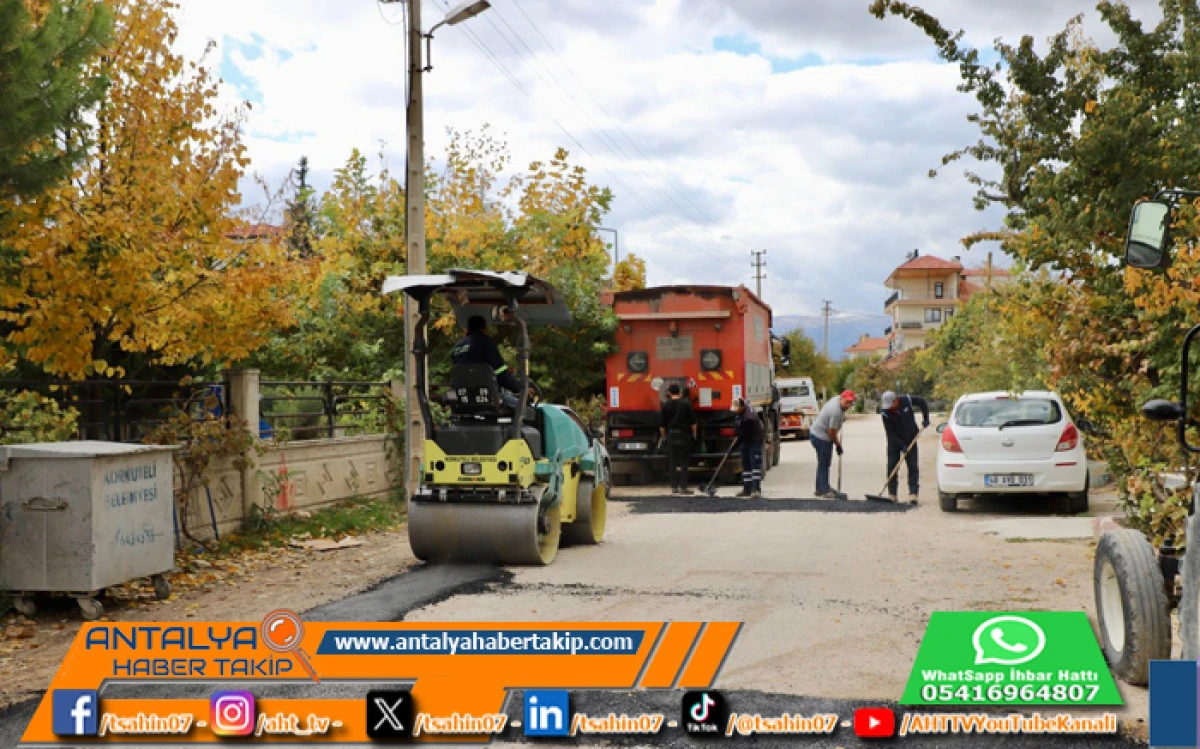 Korkuteli Belediyesi, Asfalt Yama Çalışmalarına Merkez Mahallelerde Devam Ediyor 