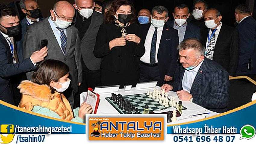K&uuml;&ccedil;&uuml;kler ve Yildizlar Satran&ccedil; Şampiyonasi Antalya&rsquo;da Başladi