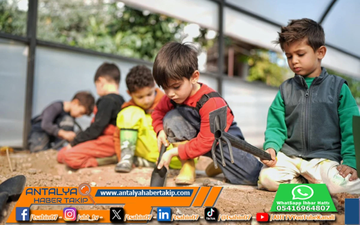 Minik Eller Tohumları Toprakla Buluşturdu