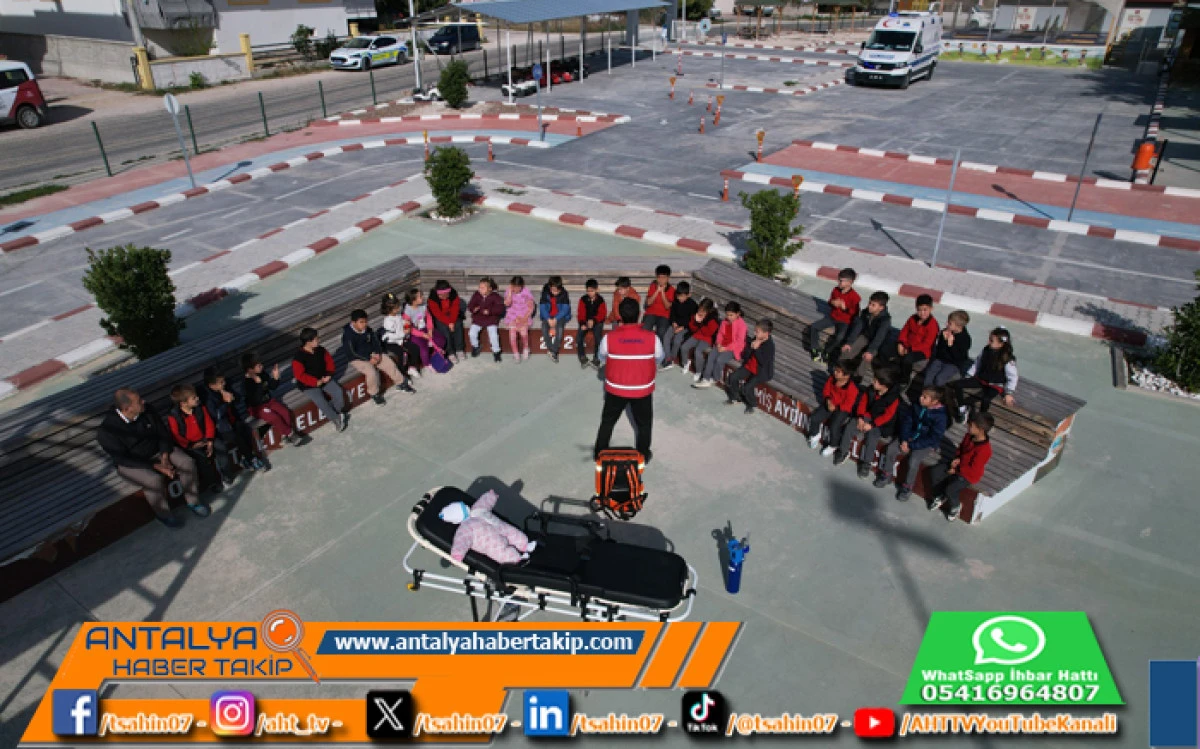 Minik Öğrenciler Trafik Parkında Uygulamalı Eğitim Aldı