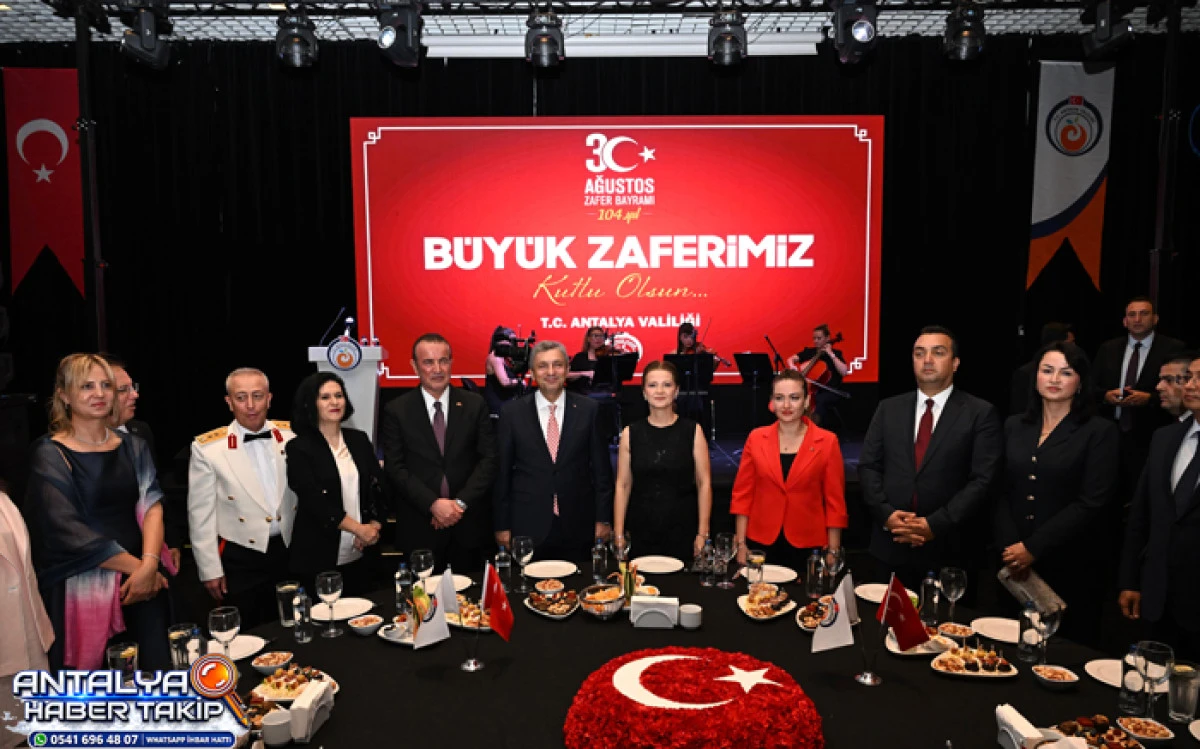 Vali Şahin: 30 Ağustos Geleceğimizin D&ouml;n&uuml;m Noktasıdır