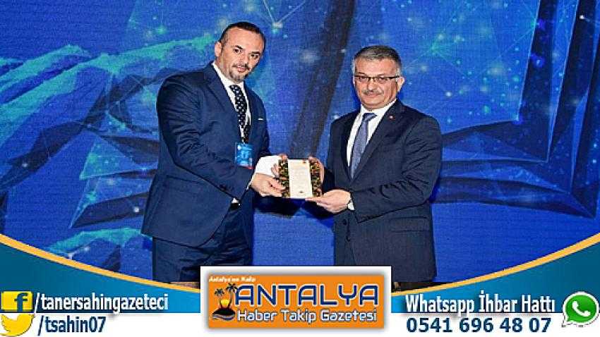 Vali Yazıcı ve Bakan &Ouml;zer 20&rsquo;nci Geleneksel Eğitim Sempozyumu&rsquo;na Katıldı